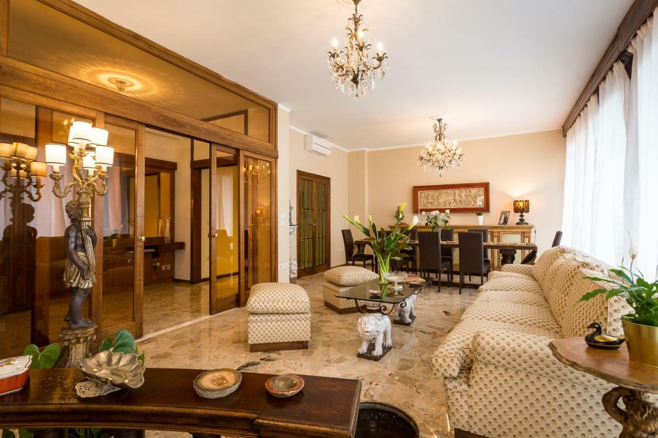 Ferrhouse Charm In Florence Two Lifts Exterior foto